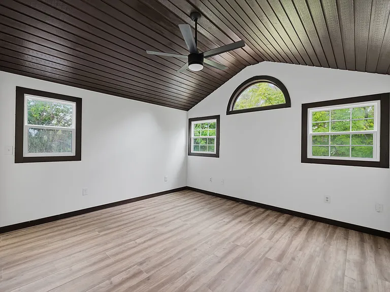 15017 Dayton Dr — Photo 6