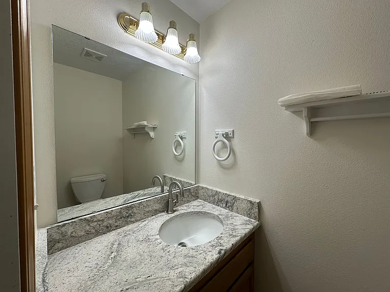 807 NW Sundance Cir — Photo 11
