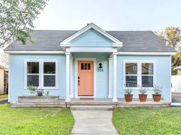 608 Robinson Ave N, Kerrville, TX 78028