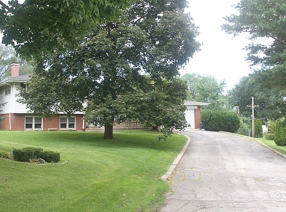 3rd image of 1250 Iroquois Ct