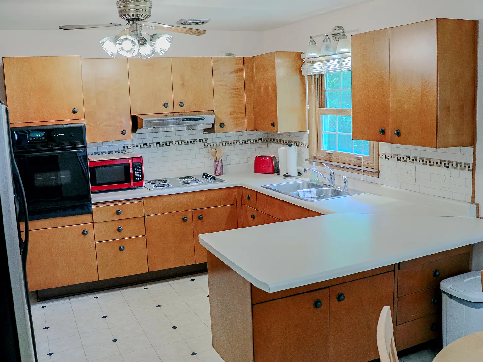 4 bed, 1170 sqft, $2,900 — Photo 2