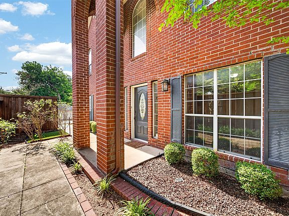 2nd image of 620 Belle Pl