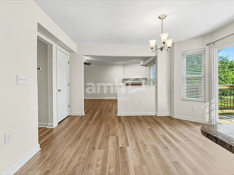 2113 Lynwood Pl — Photo 5