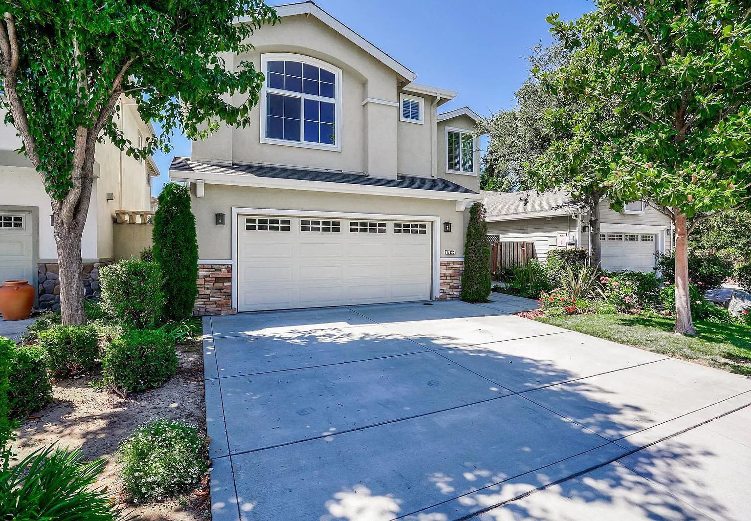 4 bed, 2.5 bath, 2035 sqft, $4,900 — Photo 4