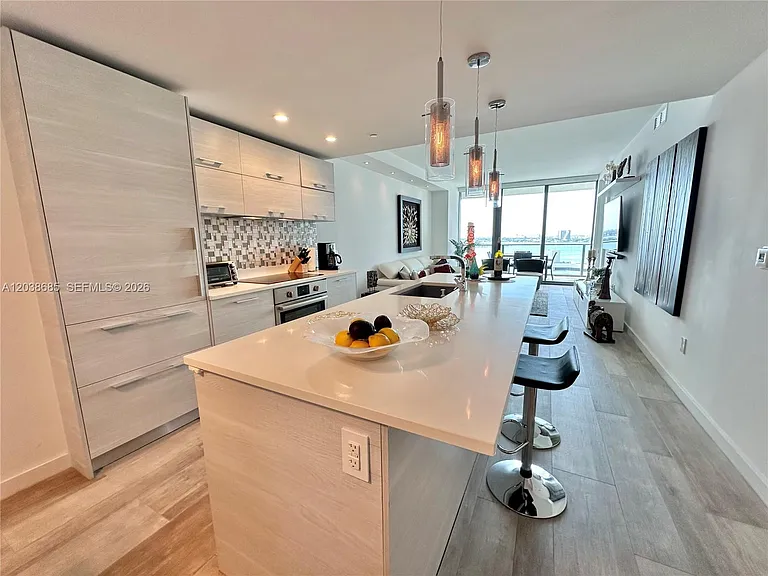 650 NE 32nd St #1404 — Photo 6