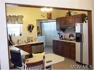 3rd image of 2948 Fairview Ave