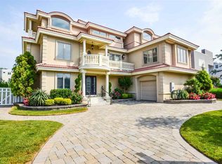 8207 Lagoon Dr, Margate, NJ 08402