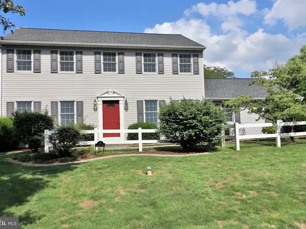 591 Crosswinds Dr, Lititz, PA 17543