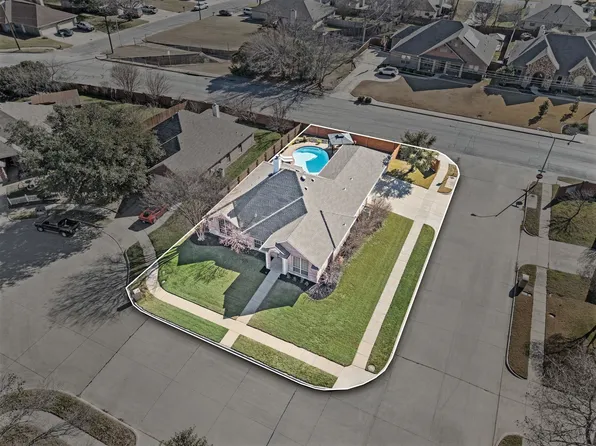 7700 Chandler Ct, North Richland Hills, TX 76182