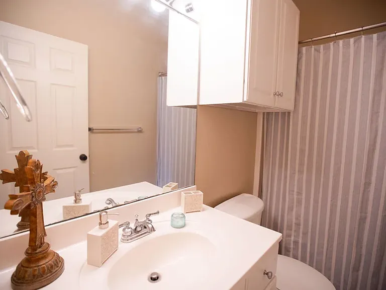 Enclave Apartmants — Photo 31