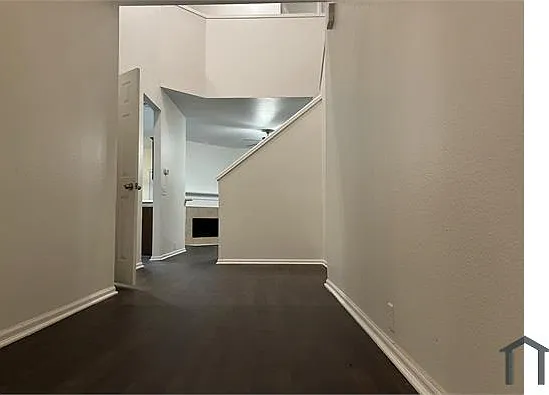 7 bed, 3300 sqft, $4,000 — Photo 4