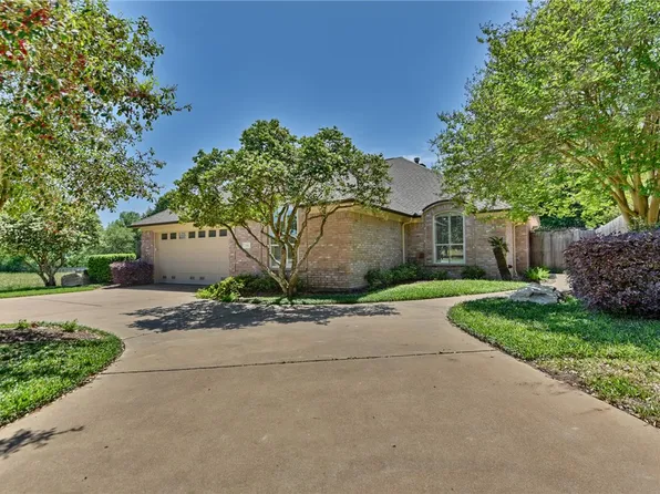 2206 Creekwood Ln, Brenham, TX 77833
