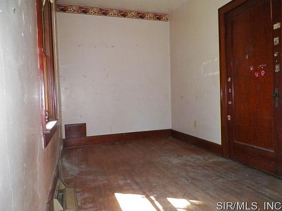 5th image of 818 N Charles St