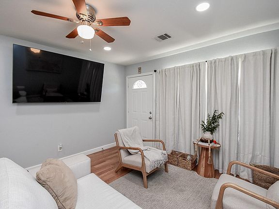 4th image of 2605 Rosemead Dr