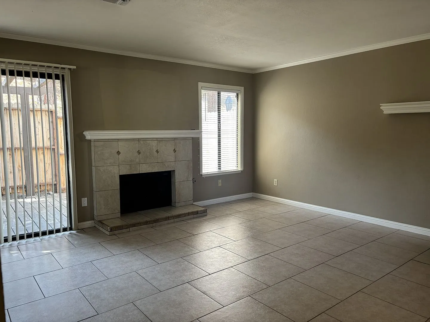Charming 3 Bedroom/2.5 Bathroom Townhome Available September 1st — Photo 2