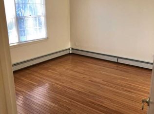 11 Cozy Gln, Saddle Brook, NJ 07663