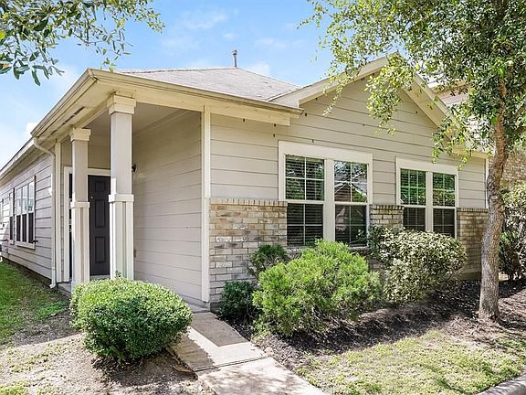 3rd image of 1611 Claremont Garden Cir
