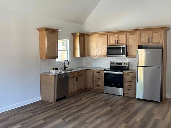 5th image of 53 Park Ln #4