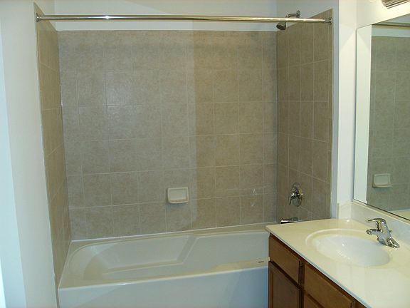 4th image of 845 E 22nd St APT 208