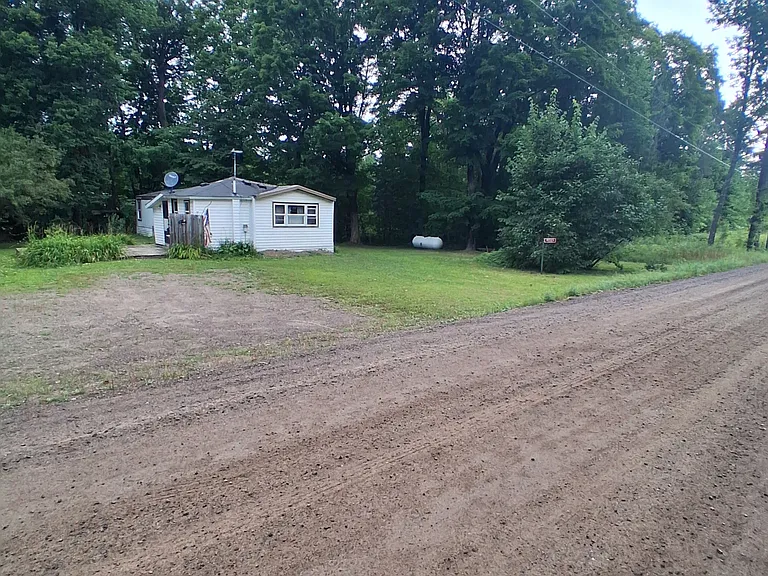 N9323 Berry Ave — Photo 3