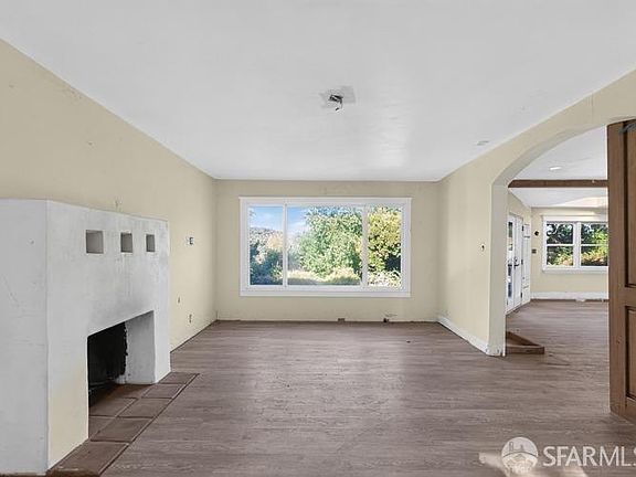 4th image of 959 Janet Ln