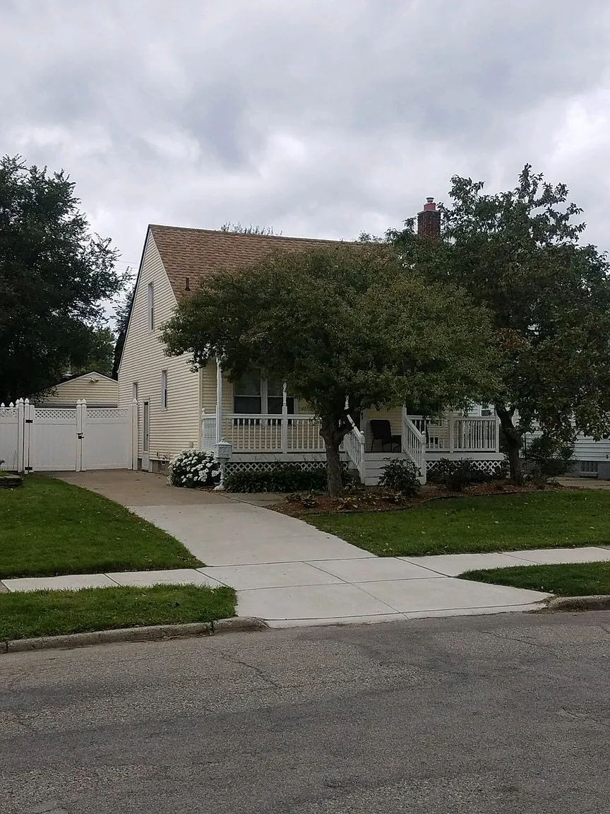 3247 Ellwood Ave photo 1