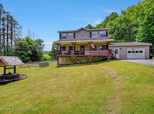 111 Cherrywood Ln, Moscow, PA 18444
