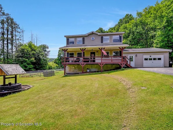 111 Cherrywood Ln, Moscow, PA 18444