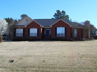 240 Twin Oaks Ln, Wetumpka, AL 36093