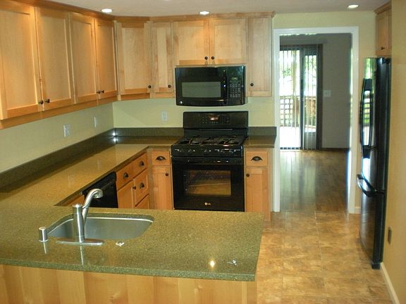 3rd image of 9205 Lakewood Dr