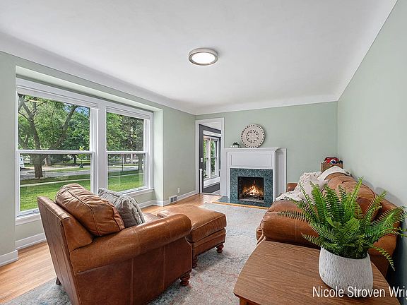3rd image of 2125 Englewood Dr SE
