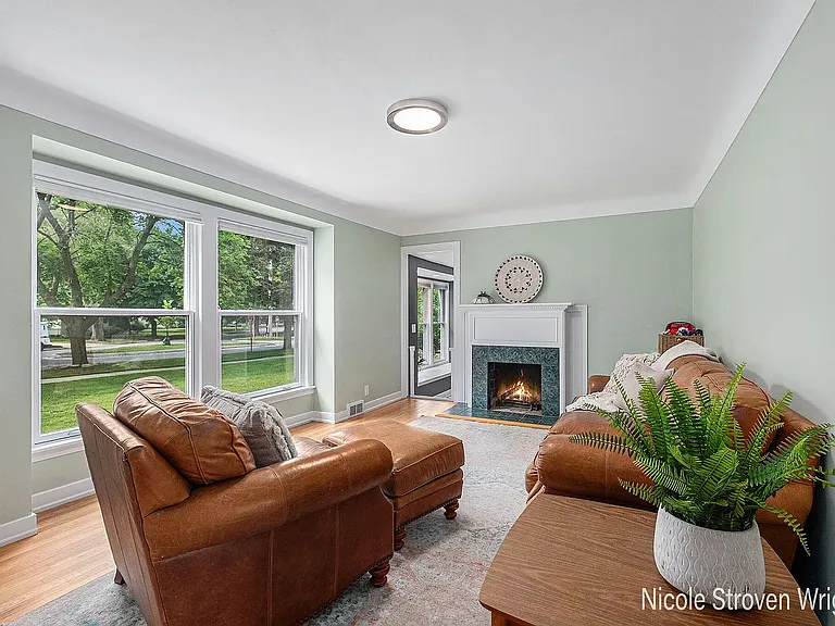 2125 Englewood Dr SE — Photo 3