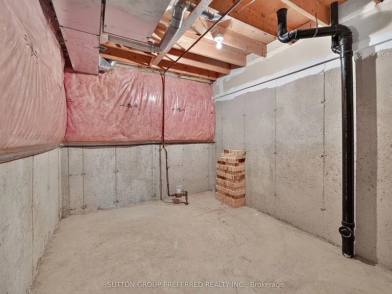 185 N Centre St #7 — Photo 35