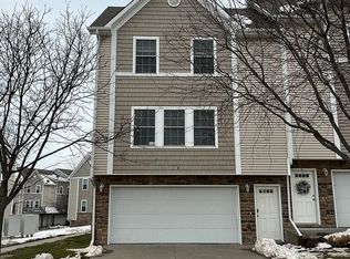 5924 N 167th Plz, Omaha, NE 68116