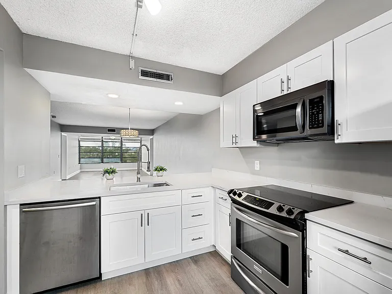 3636 Whitehall Dr #402 — Photo 3