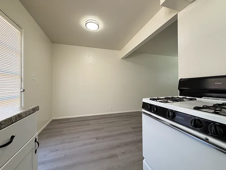 3427 N 37th St #4 — Photo 3