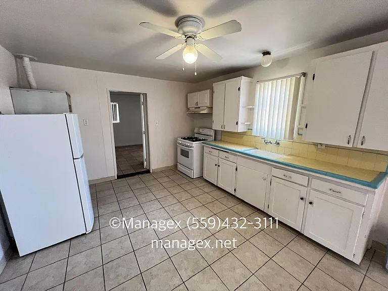 1428 E Brown Ave — Photo 4
