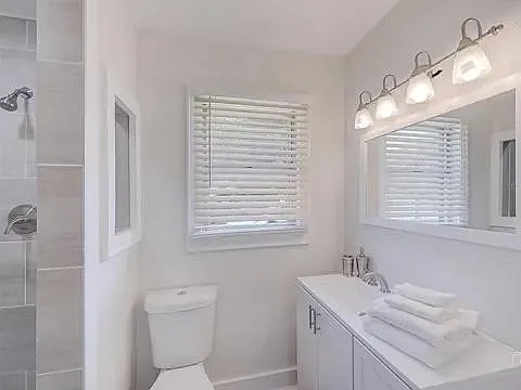 131 E Hull St — Photo 13