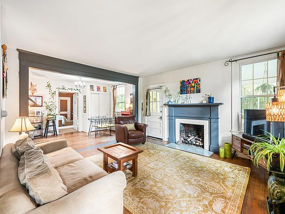 3rd image of 1231 Oakwood St