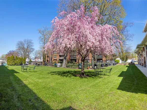 400 Fulton Street #13B, Farmingdale, NY 11735