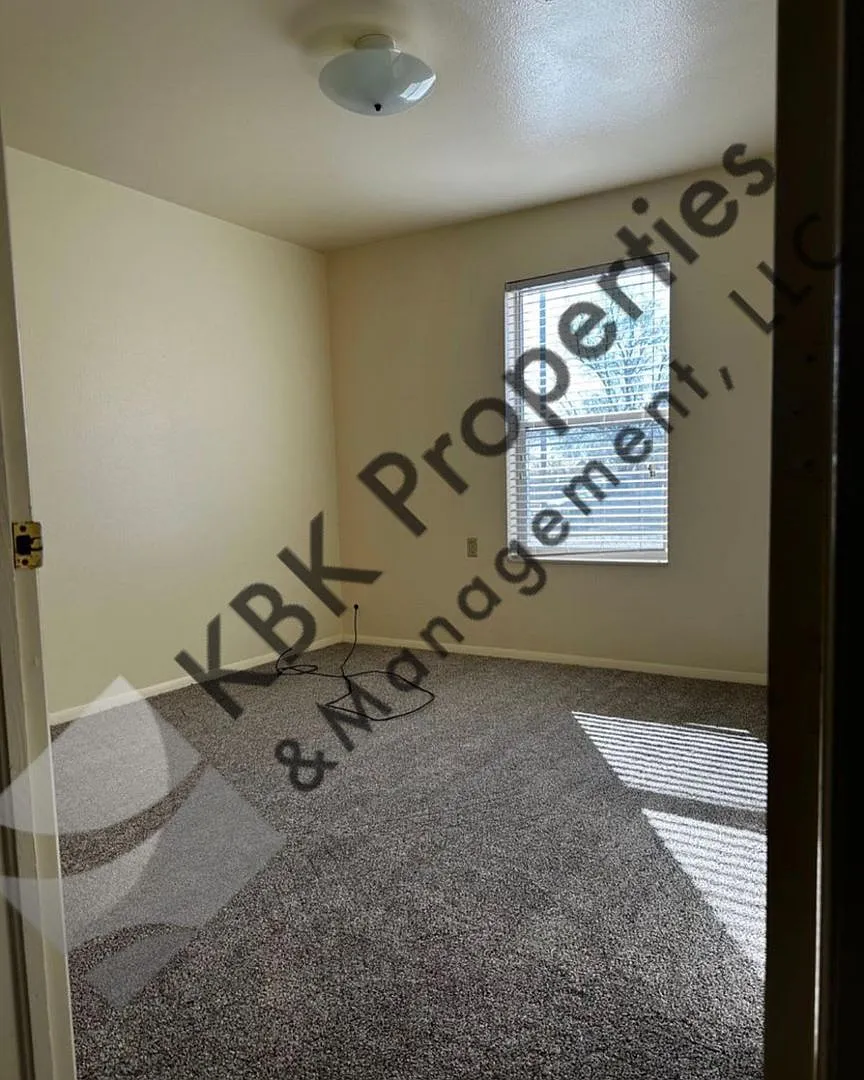 Little Bear Apartments — Photo 3