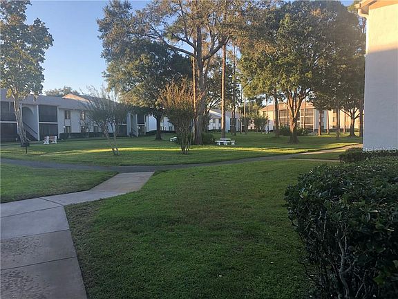 5th image of 954 Courtyard Ln #F1