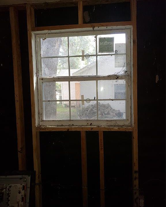 1st image of 110 Huisache St