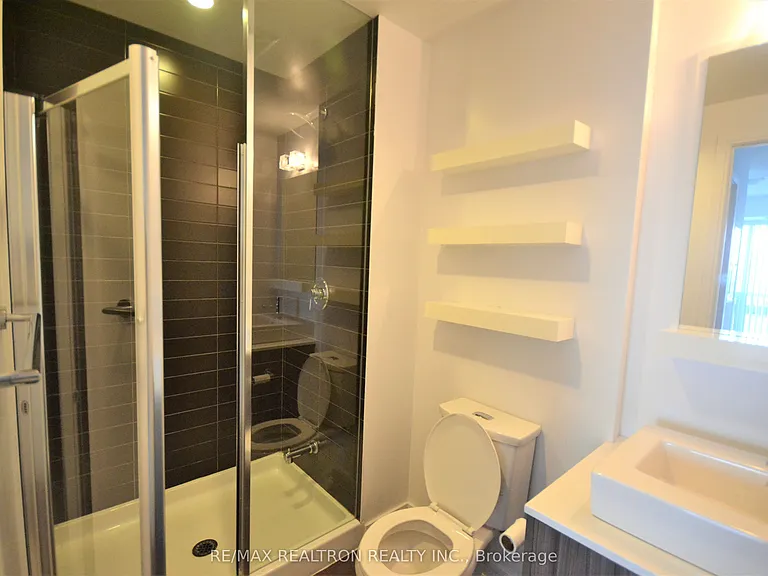 9201 Yonge St #703 — Photo 16