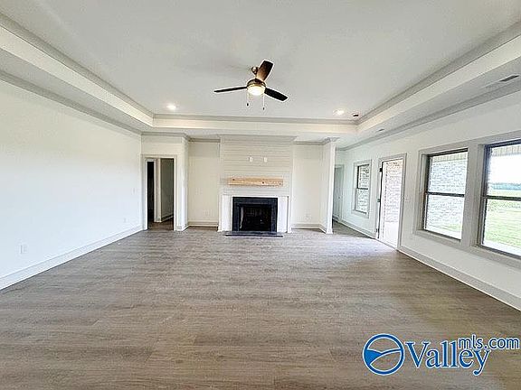 5th image of 1055 Maplehurst St
