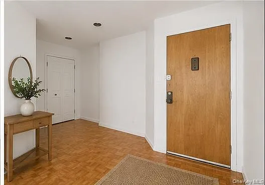 2 bed, 1280 sqft, $4,500 — Photo 3