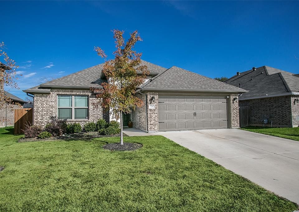 1st image of 724 Ravenwood Dr