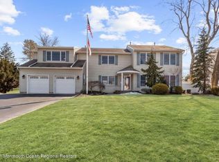 56 Cherry Tree Farm Rd, Middletown, NJ 07748