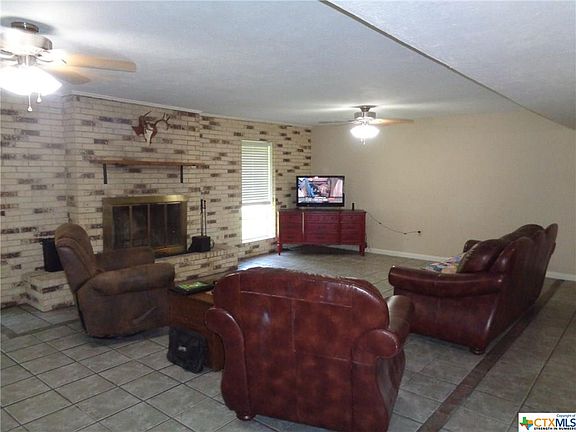 3rd image of 270 Live Oak Ln