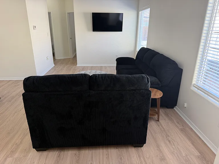 1600 Bradley Ct — Photo 6